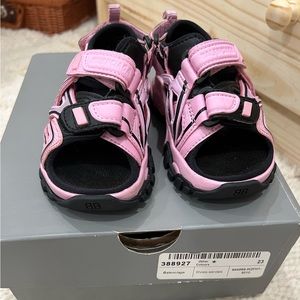 Balenciaga Kids/Toddler track sandal. Pink